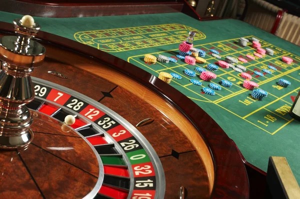 Galactic Gems paytable and win lines